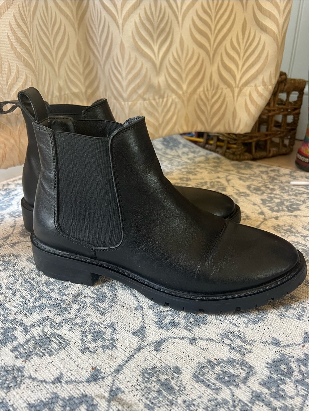 Steve Madden Black Leather Ankle Chelsea Boot